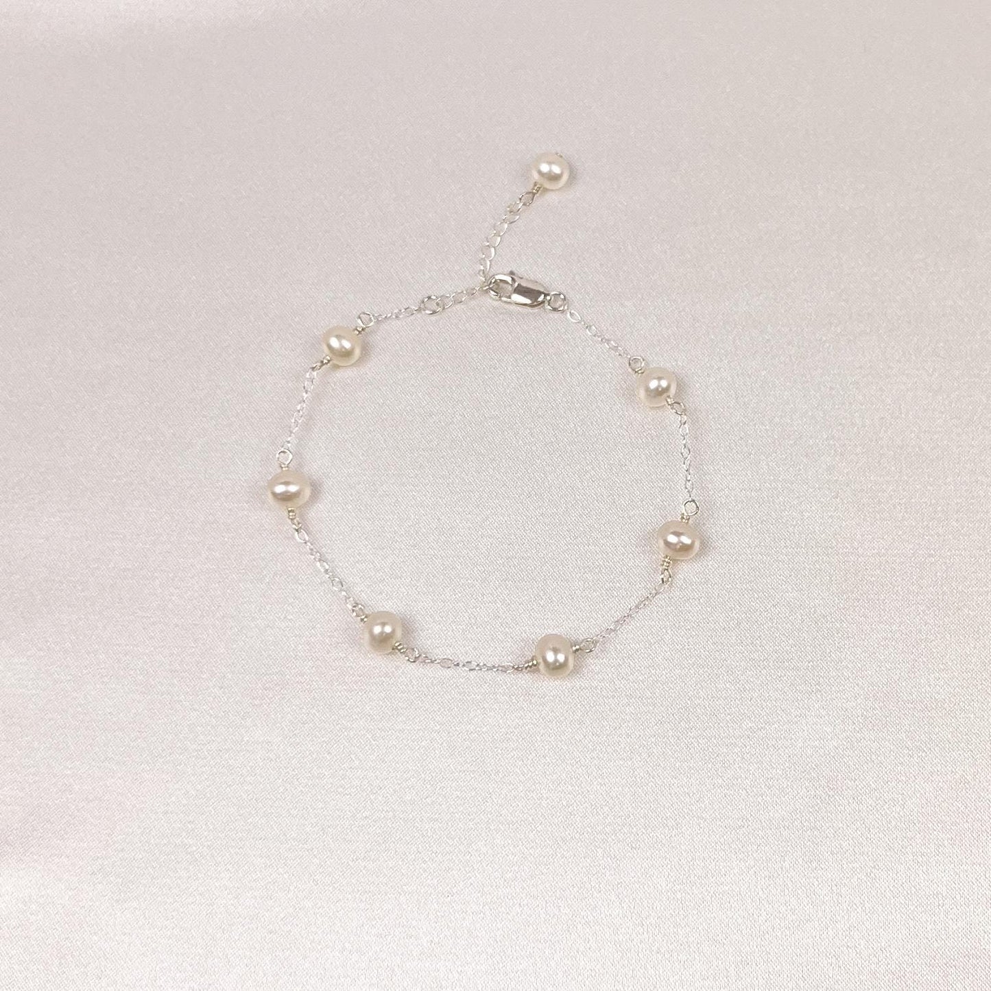 Freshwater Pearl Beaded Bracelet Gold Silver Chain Anniversary Gift for Her Present Idea Wife Women Birthday Christmas Girlfriend Jewelry