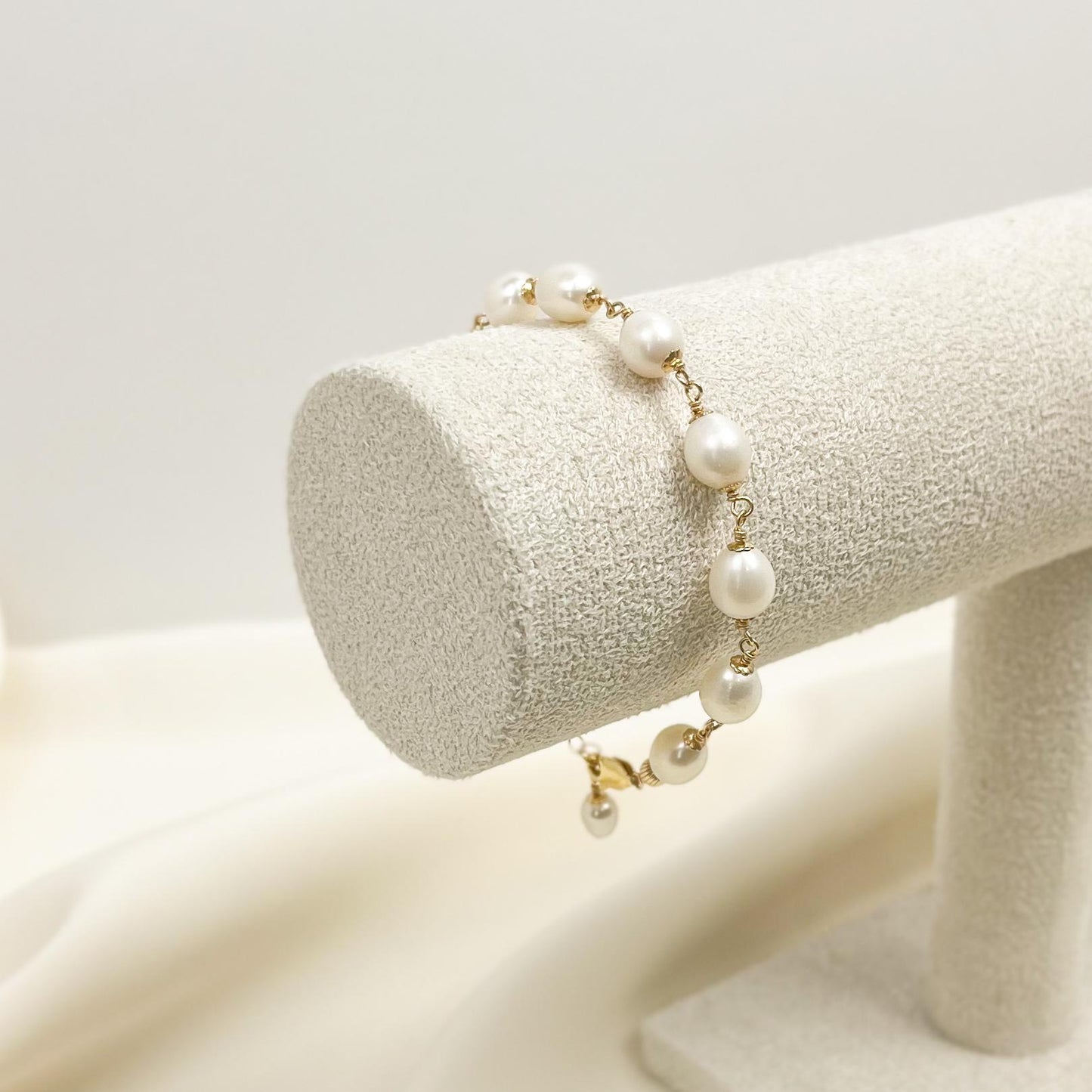 Freshwater Pearl Beaded Bracelet Wedding Jewelry Gold Silver Jewellery Mother of Bride Gift Bridesmaid Proposal Present Bridal Idea Women